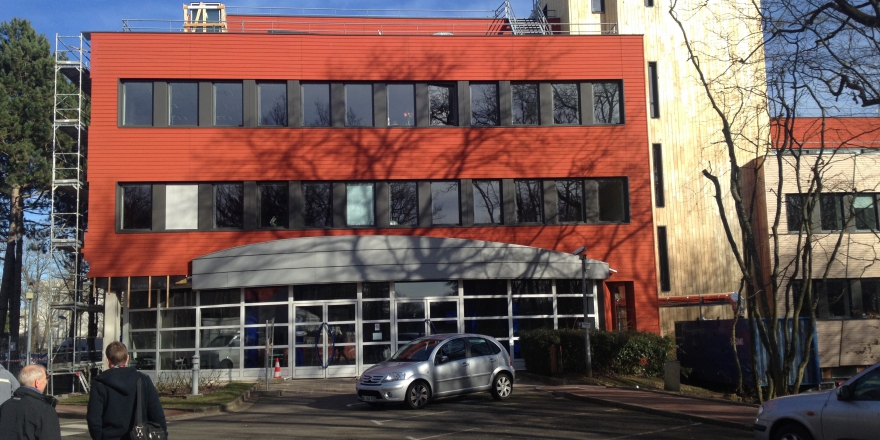 Rénovation énergétique de la CNAV à Tours : architectes Boille et Associés